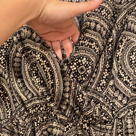 Black & White, Bell-Bottom Sleeve Romper from Charlotte Russe, size L - Picture 5 of 10